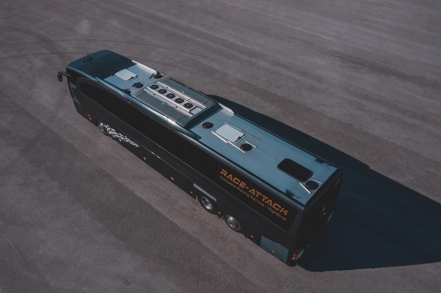12 Sleeper Nightliner - Premium Tourbus mit 12 Schlafplätzen