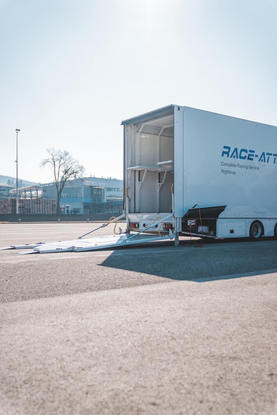 Race Attack Truck - Innenansicht mit Fahrzeugtransport